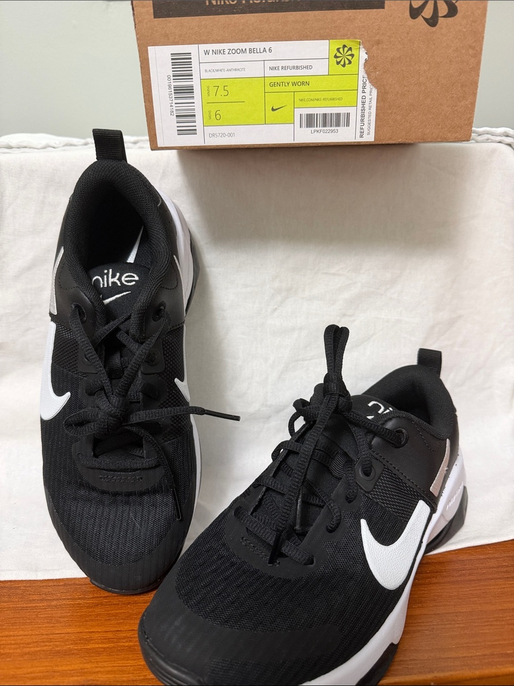 Nike Black and White Women's Athletic Sneakers